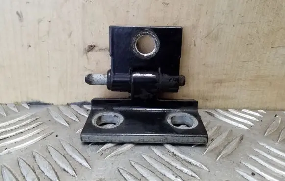 Volvo XC90 Front door upper hinge