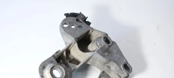 Audi A6 S6 C5 4B Engine mounting bracket 8E0199352D