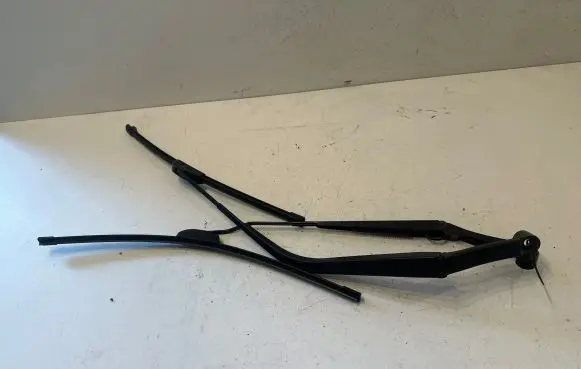 Mitsubishi Outlander Front wiper blade arm