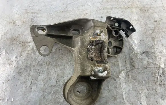 Audi A6 S6 C5 4B Engine mounting bracket 4B0199352B
