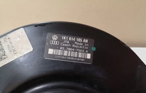 Volkswagen Golf V Brake booster 1K1614105AN 03786475034