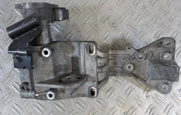 Volvo XC60 Engine mount bracket 31251652