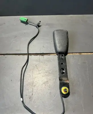 Volvo V70 Front seatbelt buckle 8623450