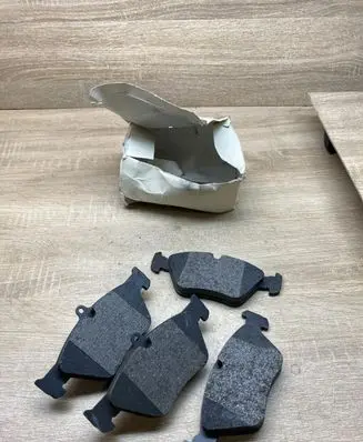 Opel Calibra Brake pads (front) 9192123 1605003