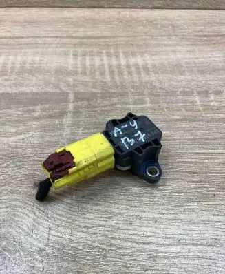 Audi A3 S3 8P Airbag deployment crash/impact sensor 8P0955557