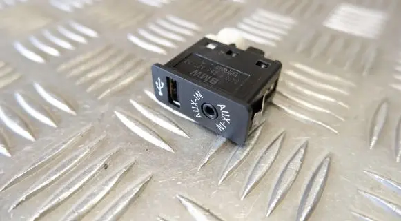 BMW X3 F25 AUX in-socket connector 9266607