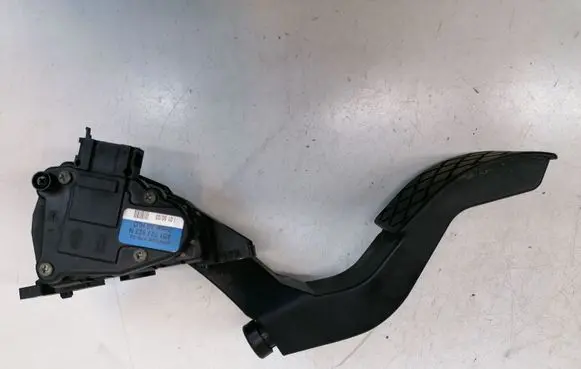 Audi A6 S6 C5 4B Accelerator throttle pedal 8D1723523N