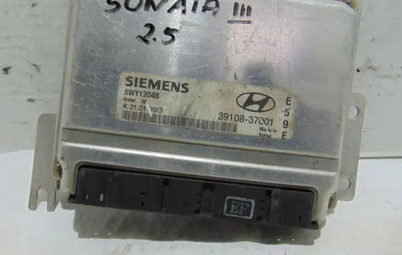 Audi A6 S6 C4 4A Engine control unit/module 3910837001