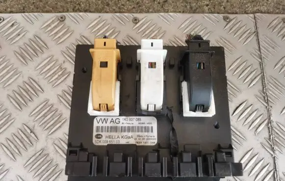 Volkswagen Golf VI Other control units/modules 1K0937085