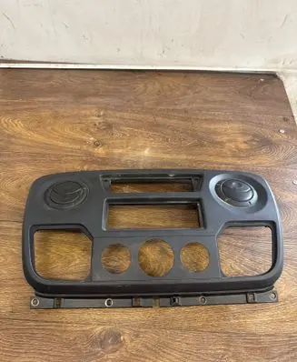 Renault Master III Dashboard center trim panel 682600025R