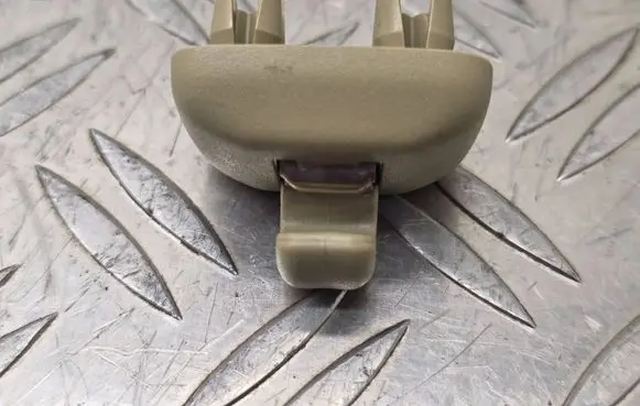 Audi A4 S4 B7 8E 8H Sun visor clip/hook/bracket 8E0857562