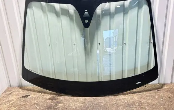 Peugeot 5008 II Front windscreen/windshield window 1617361880 31496