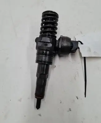 Volkswagen PASSAT B6 Fuel injector 038130073AG 0414720215