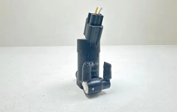 Ford Focus Windscreen/windshield washer pump T665C