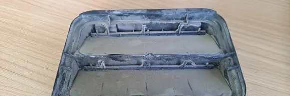 Quarter panel pressure vent