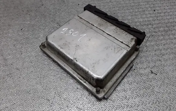 Volvo V70 Engine control unit/module 0281001776 09496667A
