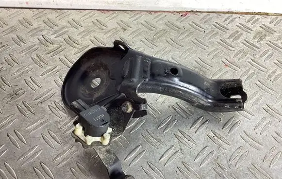 Lexus NX Radiator support slam panel bracket B1619312