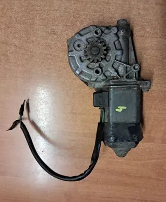 Mercedes-Benz S W126 Rear door window regulator motor 0130821019