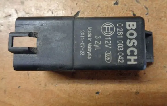 Skoda Fabia Mk2 (5J) Glow plug pre-heat relay 0281003042 045907282