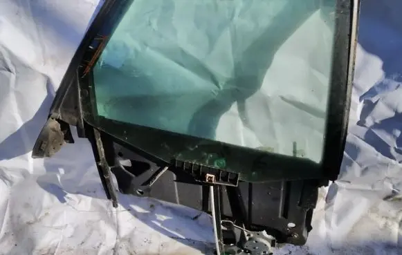 Audi A6 S6 C4 4A Rear door window/glass frame 