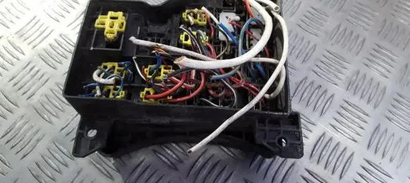 Mitsubishi Carisma Fuse box set mr260808