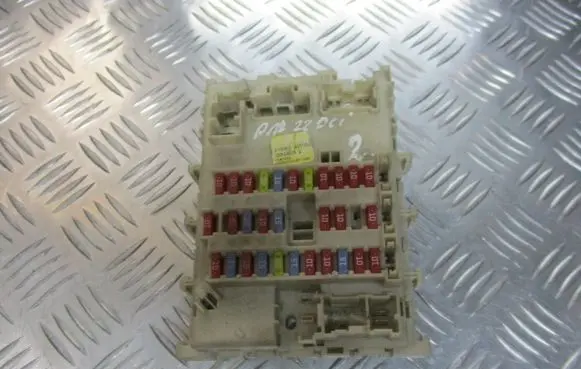 Nissan Primera Fuse box set 24350AV700
