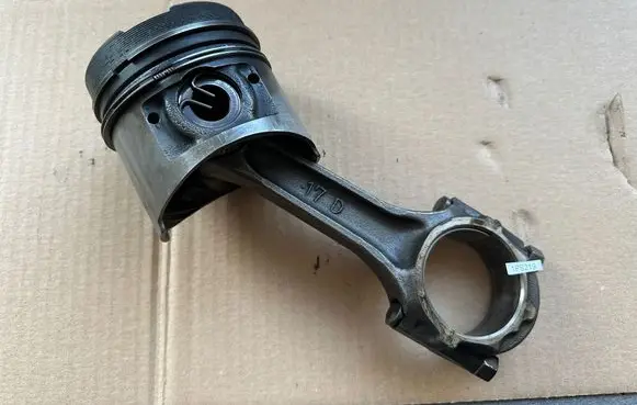 Mitsubishi Pajero Connecting rod/conrod MD050006 MD103308