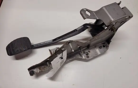 Renault Clio III Brake pedal 8200275889A