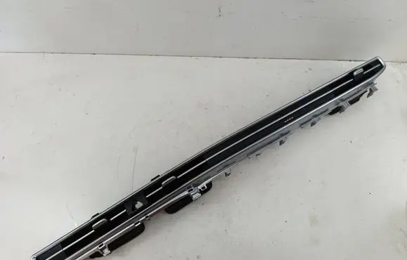 Hyundai Elantra VII Dash center air vent grill U18B064811 84760AA020