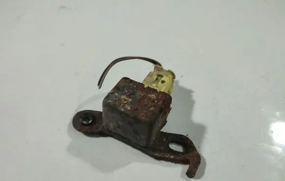 Toyota Corolla E120 E130 Airbag deployment crash/impact sensor 