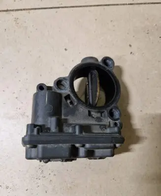BMW 5 G30 G31 Throttle valve 8512452 A2C80221201