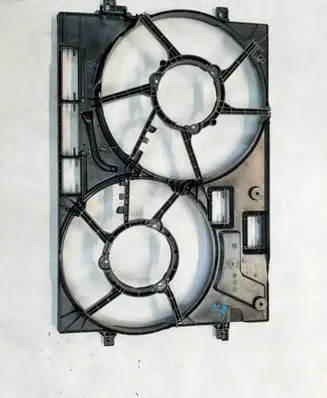 Volkswagen Arteon Radiator cooling fan shroud 3Q0121205B