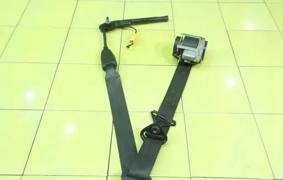 Opel Astra J Front seatbelt 624131800 BEZPIECZENSTWA