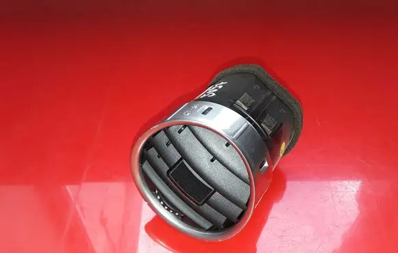 Seat Exeo (3R) Dash center air vent grill 3R0820951
