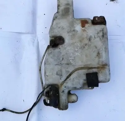 Windshield washer fluid reservoir/tank