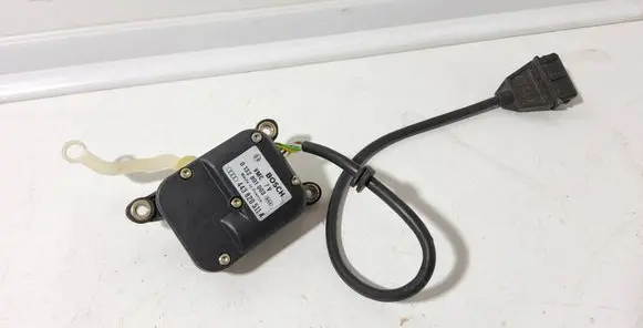 Audi 100 S4 C4 Air flap motor/actuator 443820511A 0132801003