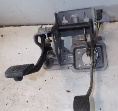 Suzuki Alto Pedal assembly 