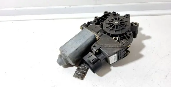 Audi 100 S4 C4 Front door window regulator motor 119018113 05071961 4A0959802D