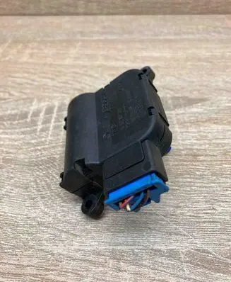 Audi A4 S4 B6 8E 8H Air flap motor/actuator 8E1820511D 0132801305 WITHPLUG