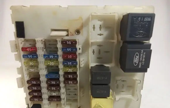 Ford Focus Fuse box set 98AG14K150AE 98AG14N089AA 992311A