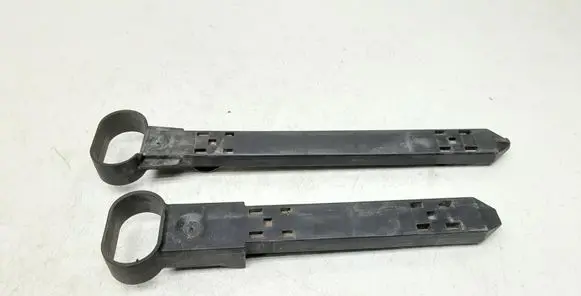 Headlight/headlamp mounting bracket