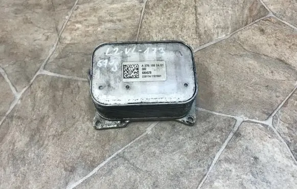 Mercedes-Benz CLS C218 X218 Engine oil radiator A2781880401