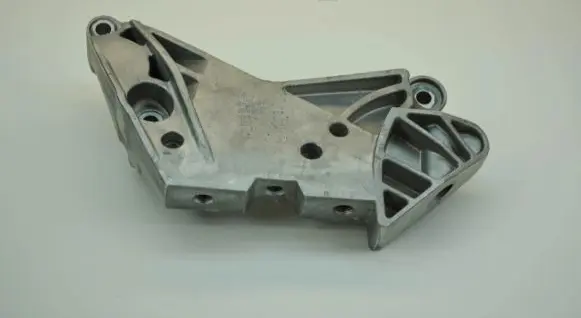 Volkswagen Tiguan Engine mounting bracket 06J199207P