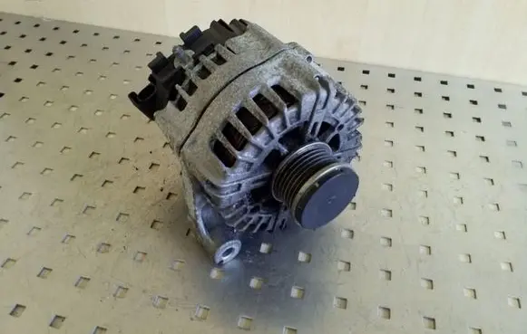 BMW 5 F10 F11 Generator/alternator FG18S052
