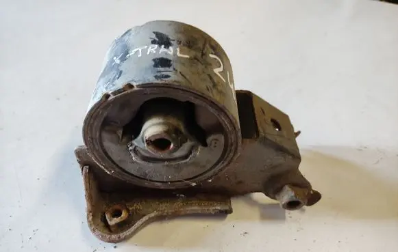 Nissan X-Trail T30 Engine mount bracket 113218H800