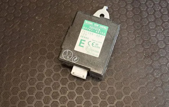 Lexus RX 330 - 350 - 400H Door control unit/module 8974148150 2513000841 10R020585