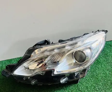 Peugeot 2008 I Headlight/headlamp 9815405780