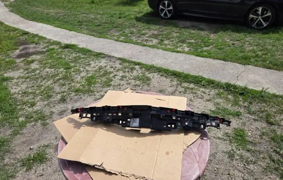 Opel Insignia A Front bumper mounting bracket 22798560