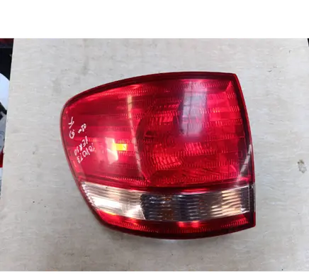 Toyota Avensis Verso Rear/tail lights