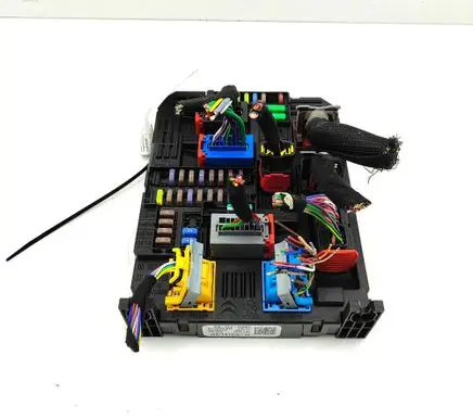 Opel Vivaro Fuse module 9845141280 984514128000